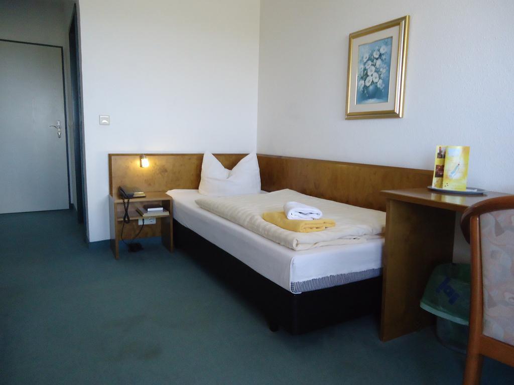 Greenline Hotel Hellfeld Neubrandenburg Bagian luar foto