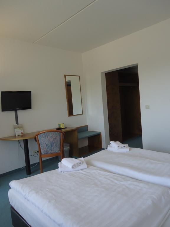 Greenline Hotel Hellfeld Neubrandenburg Bagian luar foto