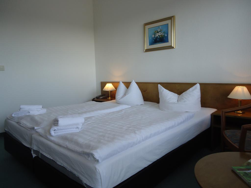 Greenline Hotel Hellfeld Neubrandenburg Bagian luar foto